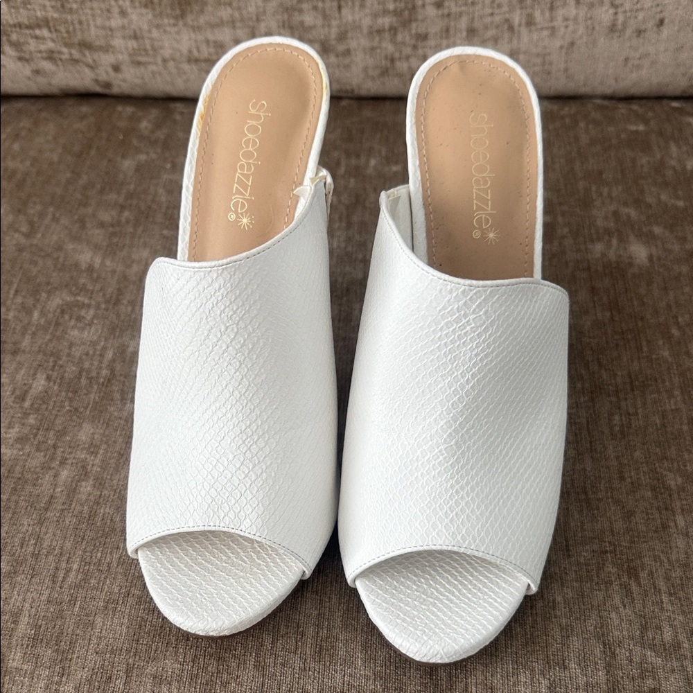 Shoe Dazzle Textured White Mules